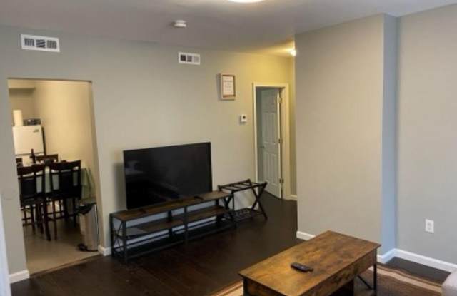 1600 E Street NE Gallery 3