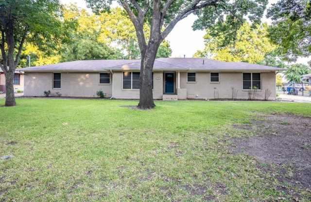 620 S DALLAS Avenue - 620 South Dallas Avenue, Lancaster, TX 75146