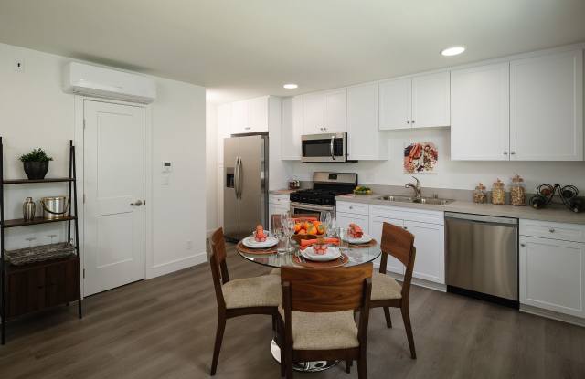 Spacious 2 Bed Townhouses! * BEST KOREATOWN LOCATION * washer  dryer * bidet photos photos