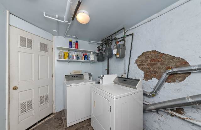 1711 S Laflin St Gallery 3