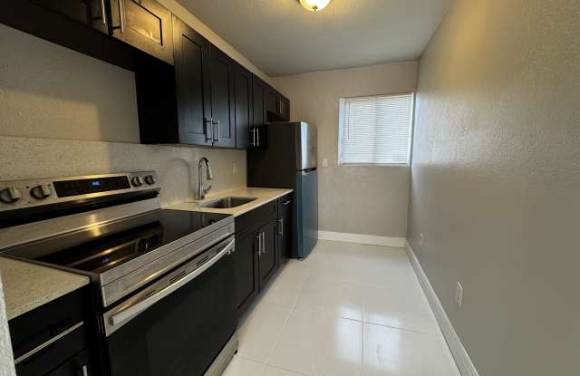 1920 Washington Avenue - 2 photos photos