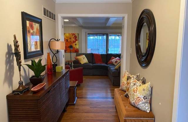 9909 Lee Ct Gallery 3