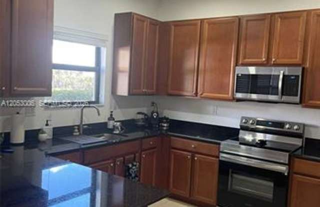 747 NE 193rd St # 747 , Miami, FL 33179 photos photos