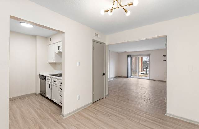 Oval Spring Apartments Gallery 4
