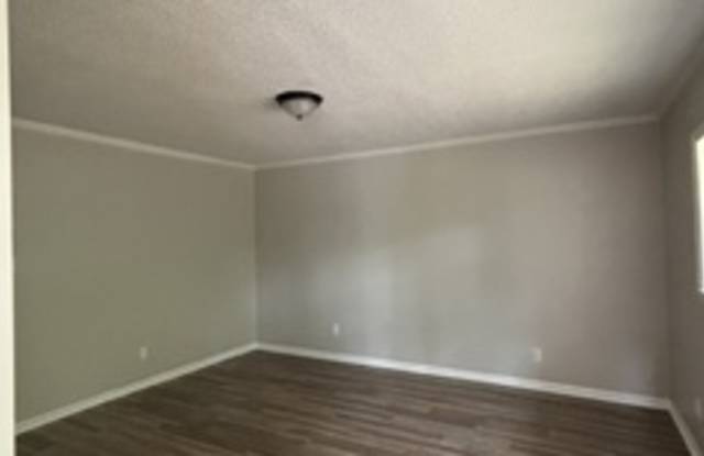 1910 North Harding Street - A Gallery 2