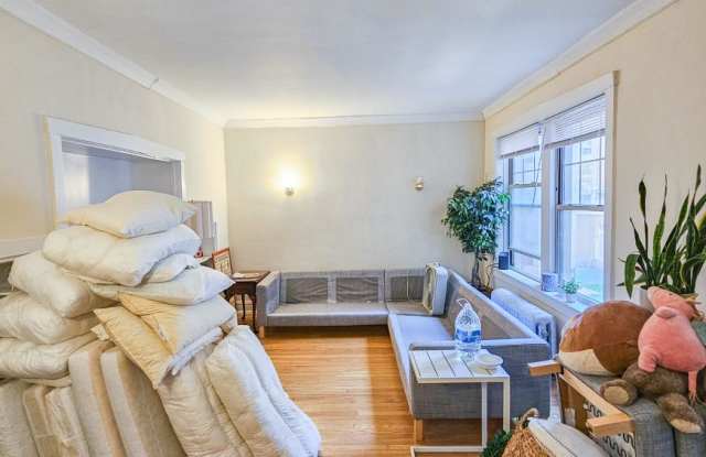 1047 West North Shore - 1047 West North Shore Avenue, Chicago, IL 60626