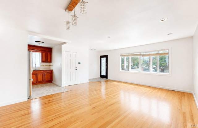 7125 Veterans Avenue Gallery 3