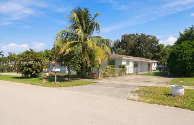 15741 NW 39th Ct Gallery 1