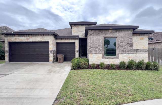 Beautiful 4bed/ 3.5bath and 3 car garage home in Edinburg! photos photos Beautiful 4bed/ 3.5bath and 3 car garage home in Edinburg! photos photos
