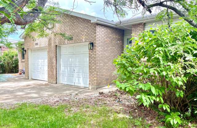 Beautiful 2 Bed/1 Bath Ranch Style Townhome! photos photos