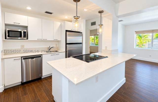 1001 Bay Dr Gallery 2