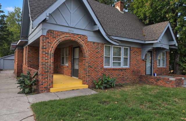Charming Home with Modern Updates Near the Plaza District in OKC Gallery 1