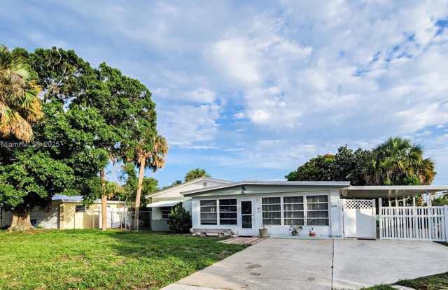 1624 NE Orion St photos photos