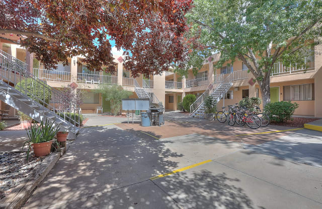 Graceland Plaza Apartments Gallery 2