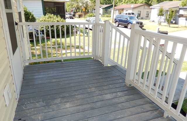 NICE 2/1 Quincy House w/ Deck, Eat In Kitchen, Large Yard, Newer AC & Flooring! $975/month Avail December 1st! Gallery 3