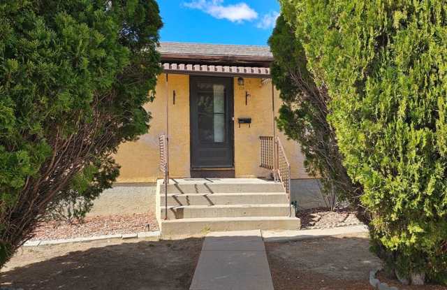 ALL PROSPECTIVE TENANTS MUST SUBMIT A ON LINE APPLICATION AND BE PRE-QUALIFIED PRIOR TO ANY SHOWINGS. photos photos