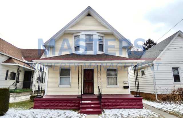 Spacious Rental | Convenient Central Location photos photos