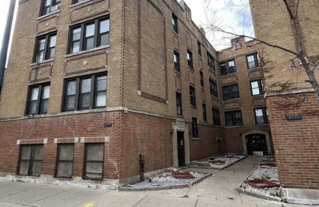 4222 N Clark Street photos photos