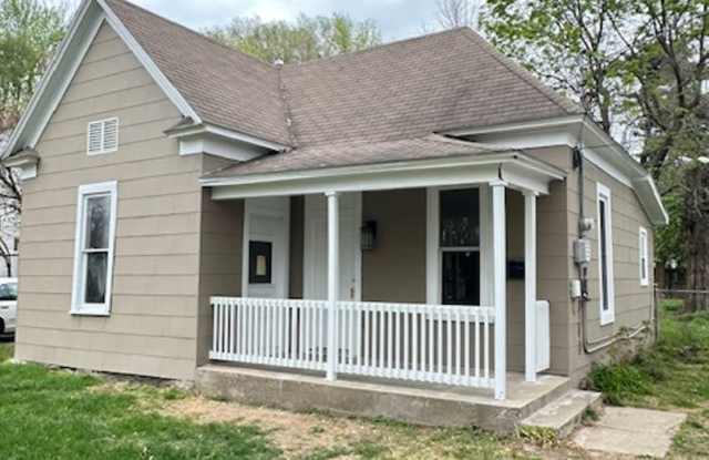RECENTLY REMODELED 1 BEDROOM 1 BATH - COZY HOME! - 2216 North Rogers Avenue, Springfield, MO 65803 RECENTLY REMODELED 1 BEDROOM 1 BATH - COZY HOME! - 2216 North Rogers Avenue, Springfield, MO 65803