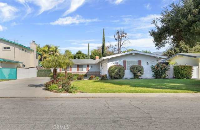 925 E Walnut Gallery 2