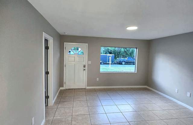 1857 Glenwood Drive Gallery 1