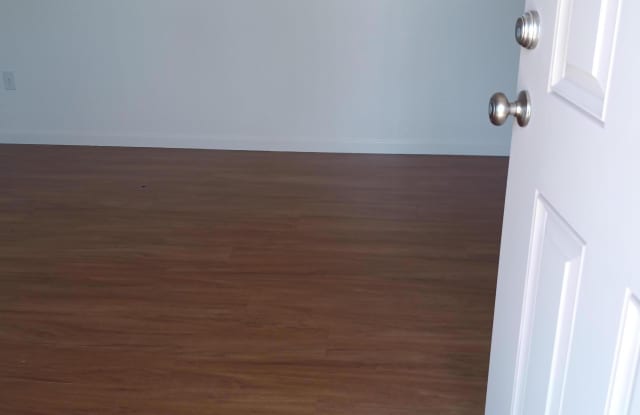 5334 E VIRGINIA Avenue Gallery 2