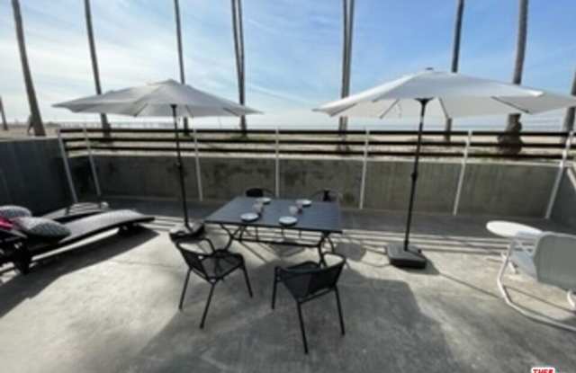 2609 Ocean Front Walk Gallery 2
