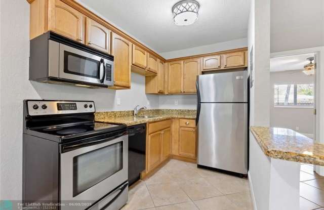 916 NE 17th St photos photos