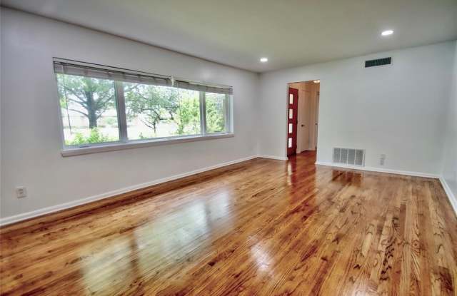 6418 E Lovers Lane Gallery 4
