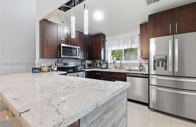 7532 Pinewalk Dr S Gallery 4