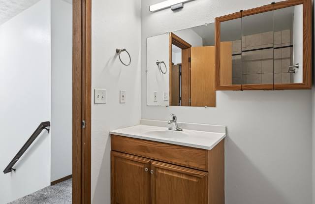 1810 East 72nd Avenue - B Gallery 3