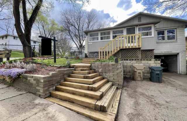 1820 Fisher St photos photos