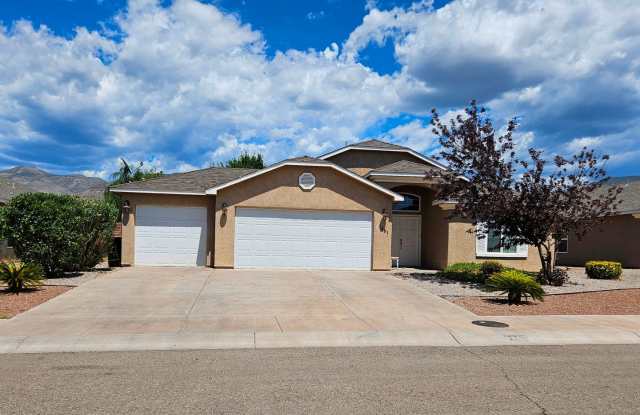 Spacious Golf Course Area Home with 4 Bedrooms  2 Baths photos photos