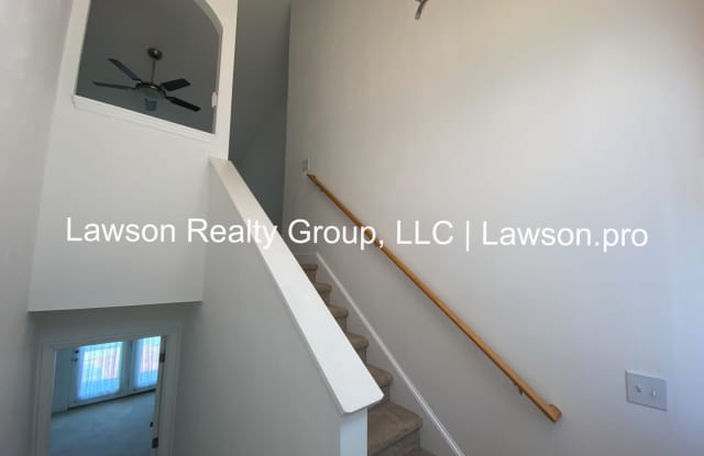 Three Bedroom Split Level with Garage and Fenced Yard Gallery 4