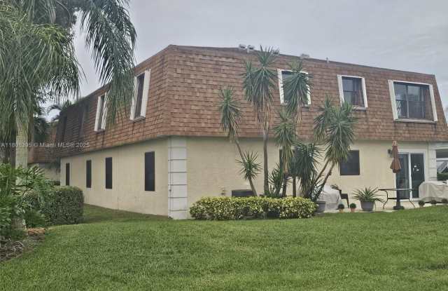 161 SE Village Dr photos photos