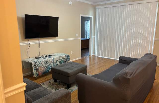 2 bedroom 2 bath fully furnished 1st floor unit Gallery 4