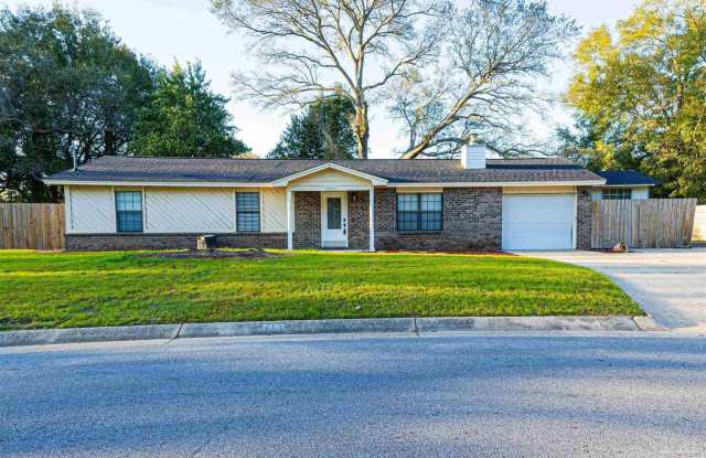 2460 Black Oak Trl - 2460 Black Oak Trail, Bellview, FL 32526