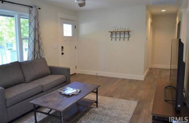 124 N Bryan Avenue Gallery 2