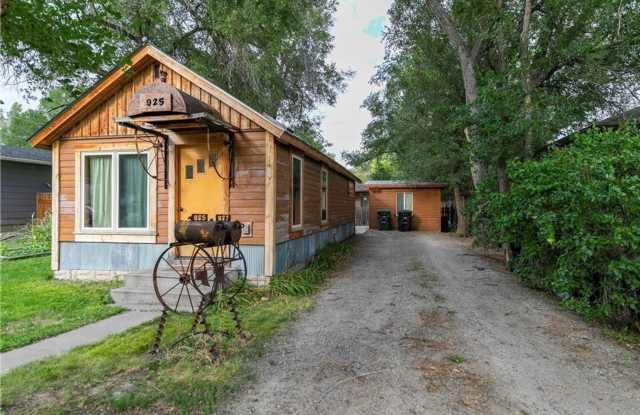 Cozy Downtown Cottage photos photos