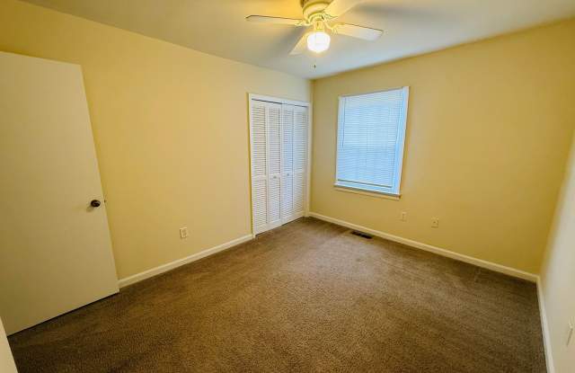 4 Bedroom, 2.5 Bath Townhouse photos photos