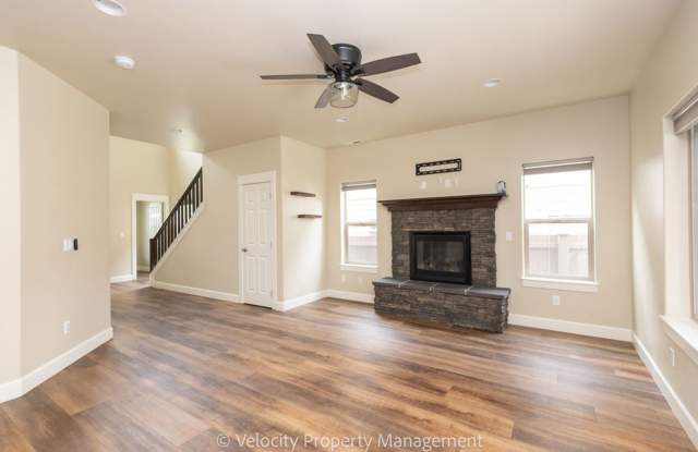 Beautiful NE Bend Home with Community Pool and Park! photos photos