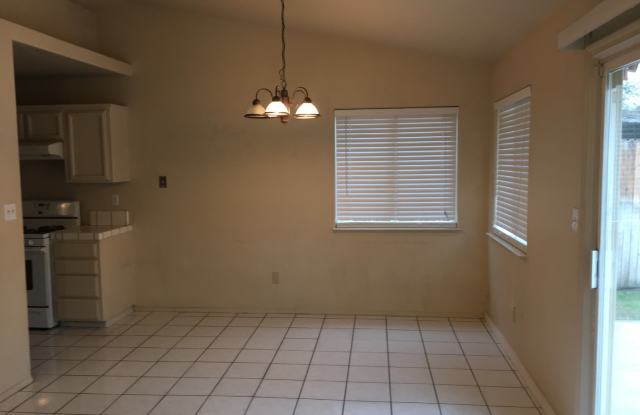 3 Bedroom Home with Attached 2-Car Garage, Fireplace & Gardening Included Gallery 4