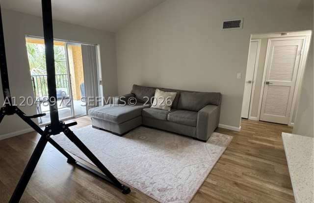 733 Riverside Dr photos photos