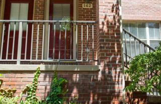 142 TIFFANY Lane Gallery 2