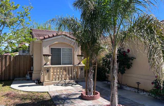 3 bedroom 2 bath home in College Greens - 1860 College Greens Drive, Los Banos, CA 93635