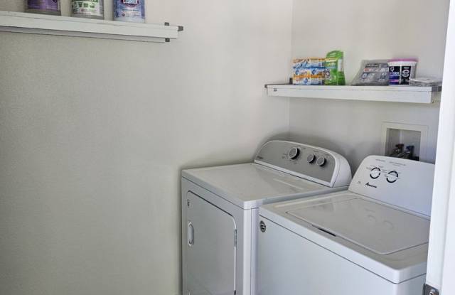 274 E 8th St / Reserve Now! WALK TO DOWNTOWN AND CHICO STATE photos photos