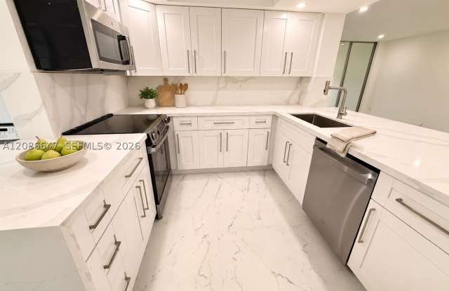 1811 Sabal Palm Dr Gallery 2