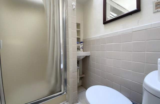 3140 17th St NW Gallery 3