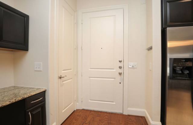 2120 Kipling Gables Gallery 4