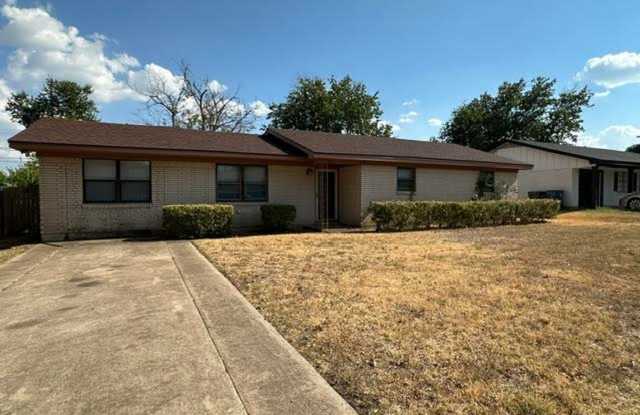 4/2 in Hewitt! | Move-In Special Gallery 3